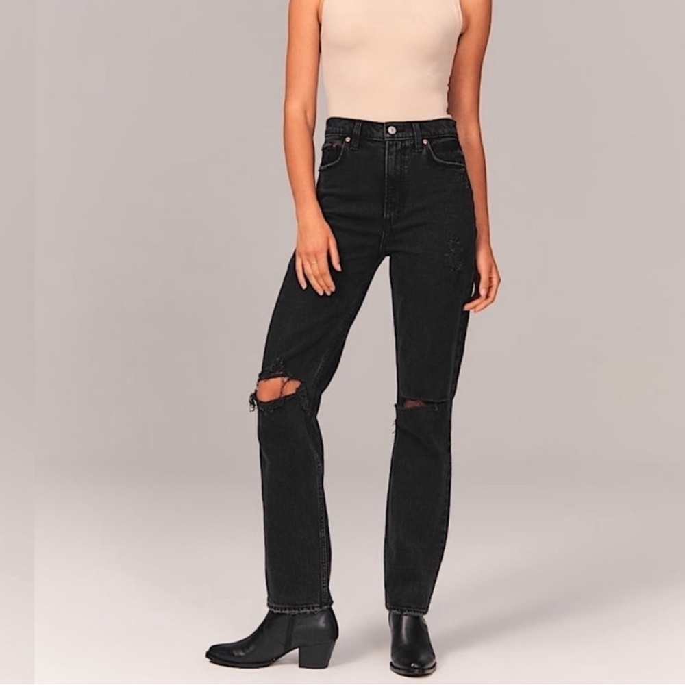 Abercrombie The 90’s Straight Ultra High Rise Jean size 22 Long